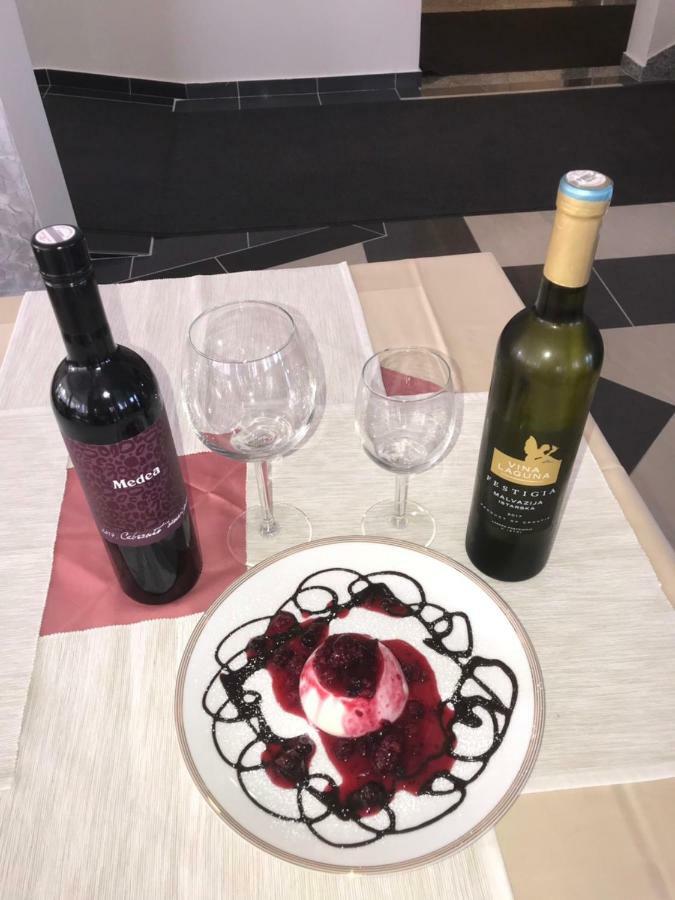 Hotel Livadic & Restaurant Ližnjan المظهر الخارجي الصورة